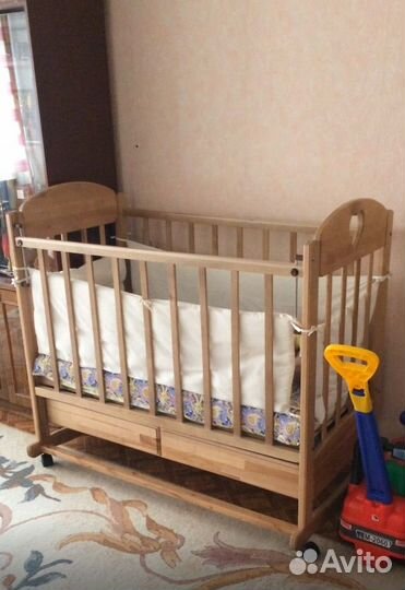 Детская кроватка с матрасом, наматрасником
