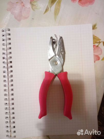 Дырокол для бумаги ручной