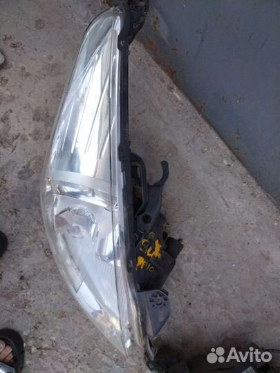 Фара на peugeot 3008