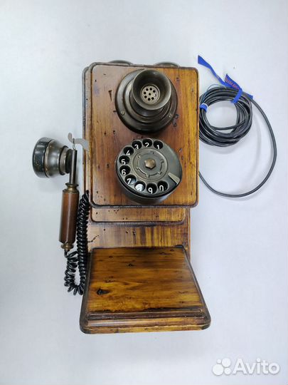 Старинный телефон