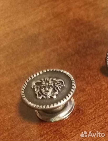 Фурнитура, пуговица оригинал новое Versace