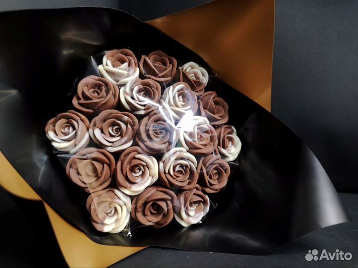 Букет из Белого и Молочного Шоколада - 19 Роз