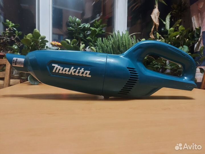 Аккумуляторный пылесос Makita CL106FDZ