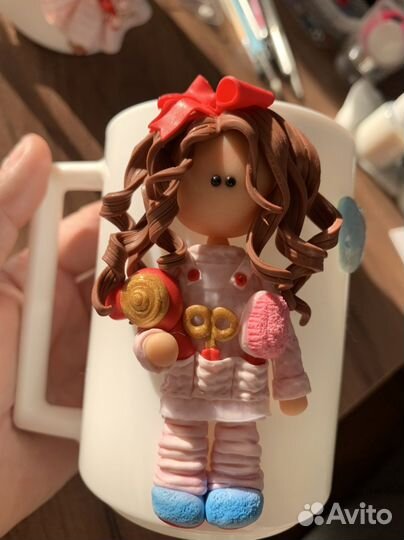 Кружка с декором из полимерной глины