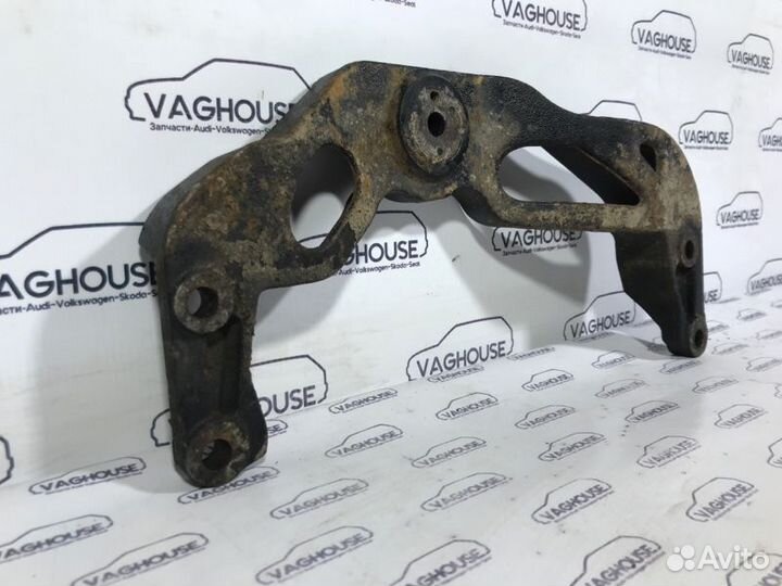 Кронштейн двигателя Ford Mondeo MK 2 1.8 1996