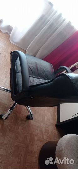Кожанное кресло компьютерное