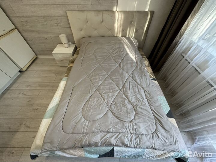 Одеяло 1.5 спальное всесезонное новое