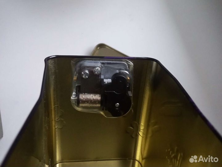 Жестяная музыкальная шкатулка