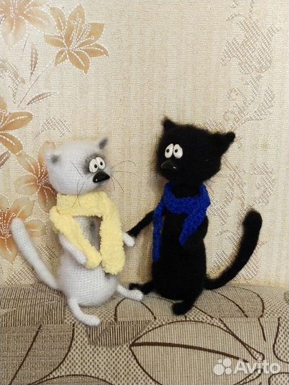 Кот, кошка, интерьерная вязаная игрушка