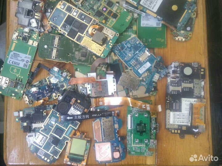 Платы.с.кнопочных.телефоновсодержанием.золота