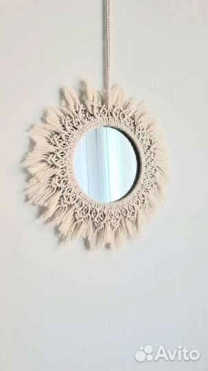 Настенное зеркало