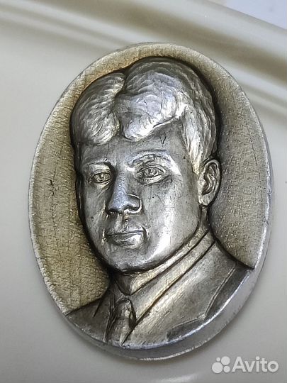 Значок есенин