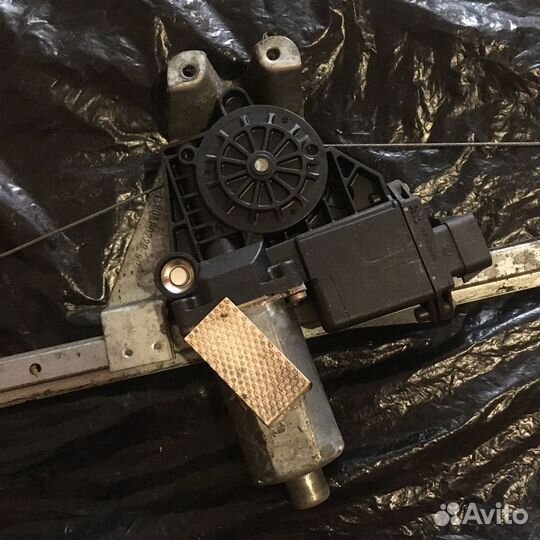 Стеклоподъемник задний левый Opel Vectra B