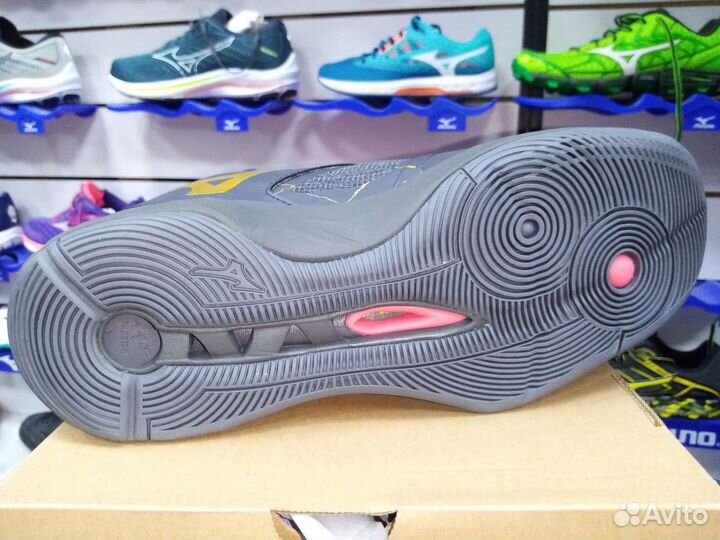 Кроссовки Mizuno Wave Momentum 2 Mid