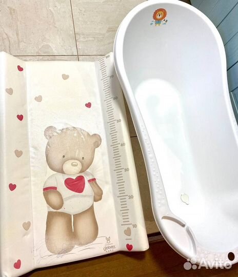Ванночка для купания и матрас пеленальный