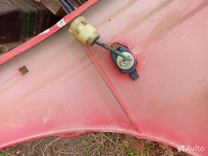 Крыло переднее левое Hyundai Scoupe красное