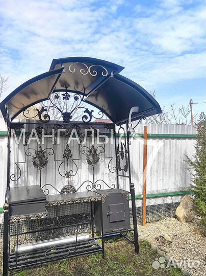 Мангал с крышей