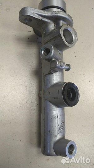 Главный тормозной цилиндр Toyota Hilux