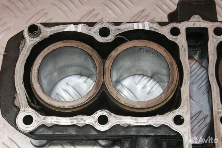 Блок цилиндров с поршнями Yamaha FZ400