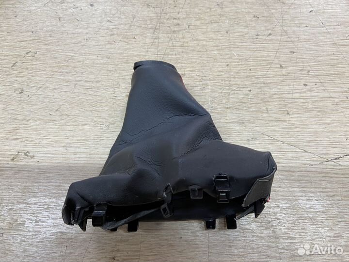 Кожух селектора передач GR-Sport Toyota Camry 75