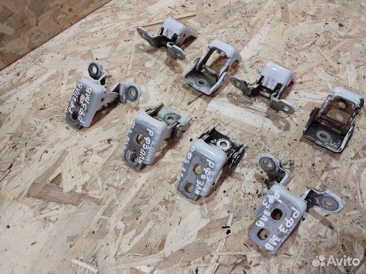 Петля двери Renault Fluence Renault Megan 3