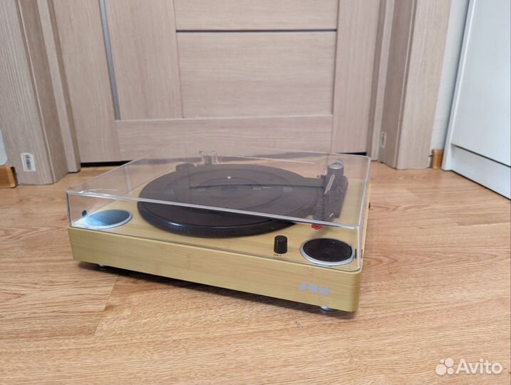 Виниловый проигрыватель 