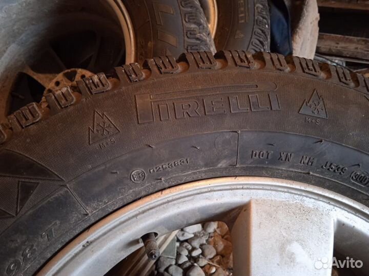 Pirelli Winter Carving Edge 215/65 R16 98T