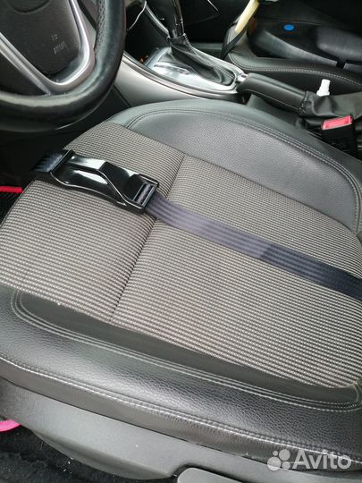 Фиксатор ремня безопасности для беременных