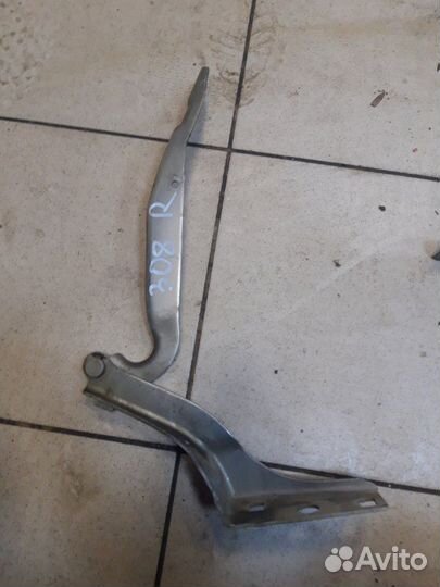 Петля капота передняя правая Peugeot 308