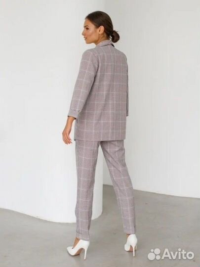 Брючный костюм женский 42