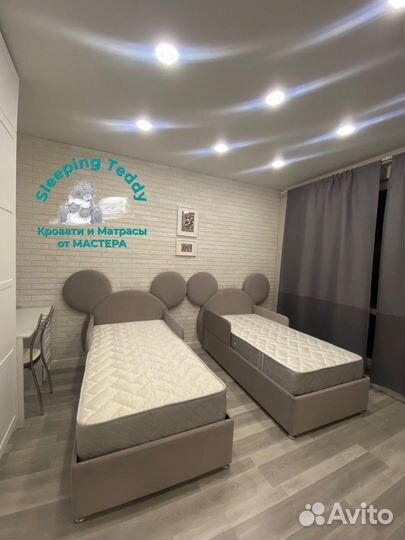 Детская кровать с мягкой спинкой