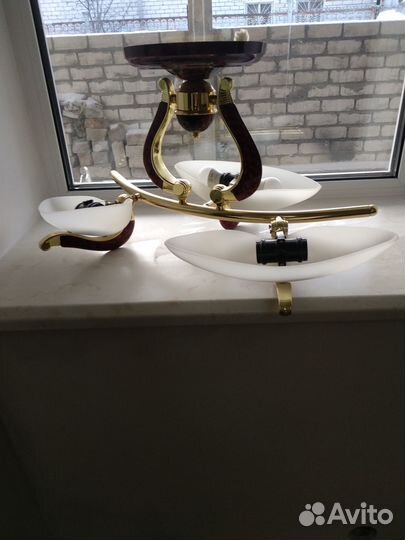 Продам люстру