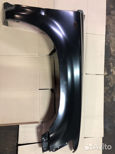 Переднее правое крыло Toyota Hilux 1988-2004