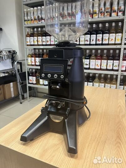 Профессиональная кофемолка Magister M12 i