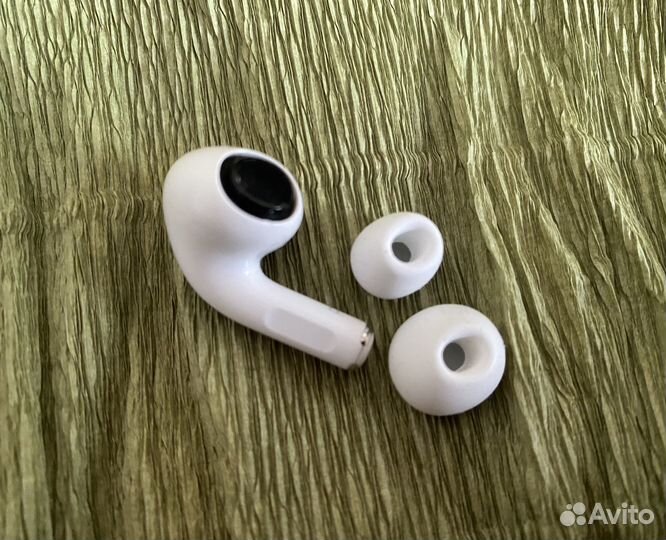 Правый наушник AirPods Pro