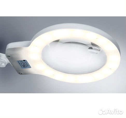 Светодиодный светильник с увеличительной линзой