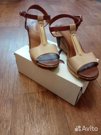 Босоножки женские