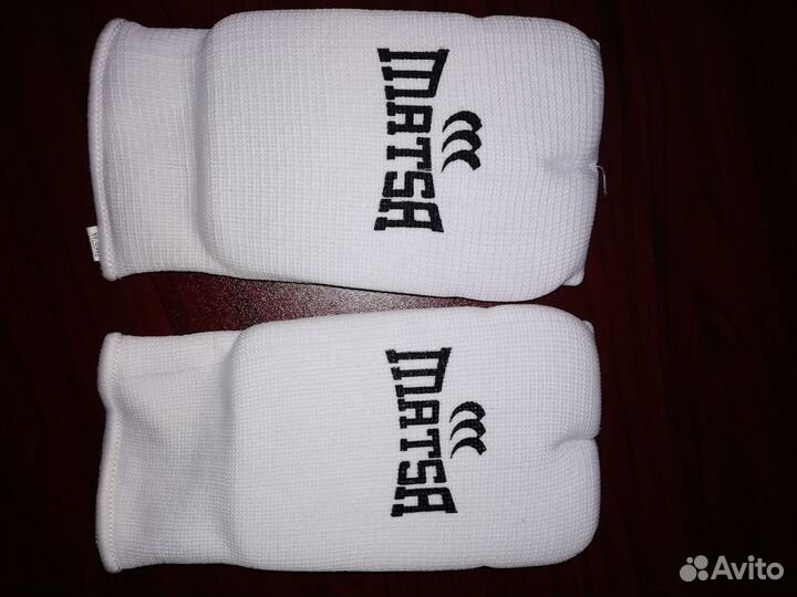 Щитки на кисти рук