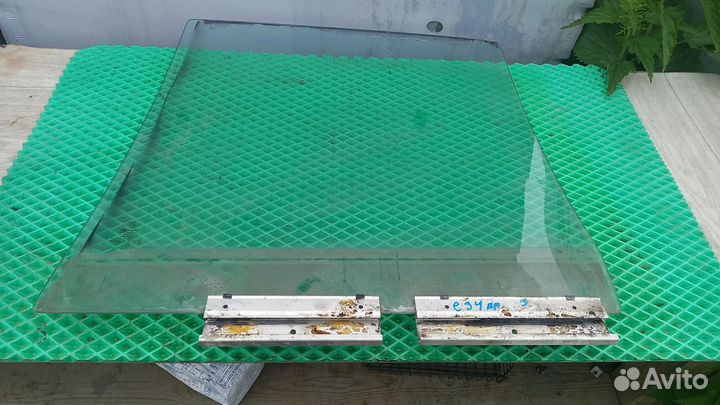 Стекло двери правой задней BMW 5 e34