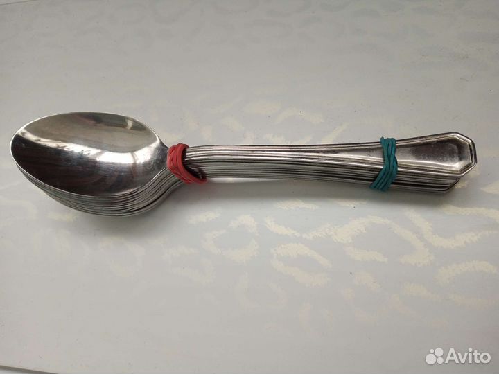 Ложки большие и чайные, вилки и ножи