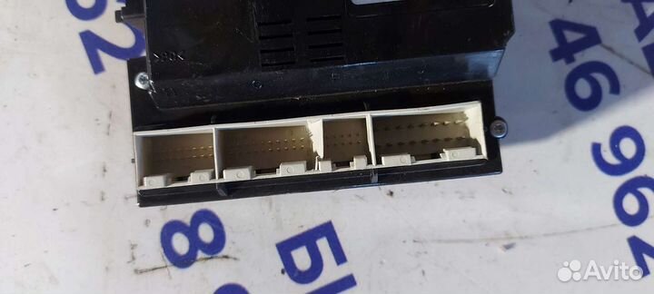 Блок управления климатом на Volkswagen Phaeton