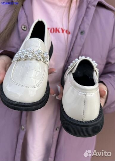 Белые туфли с бусинками для маленьких леди