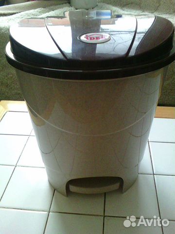 Ведро для мусора с крышкой,педалью,новое