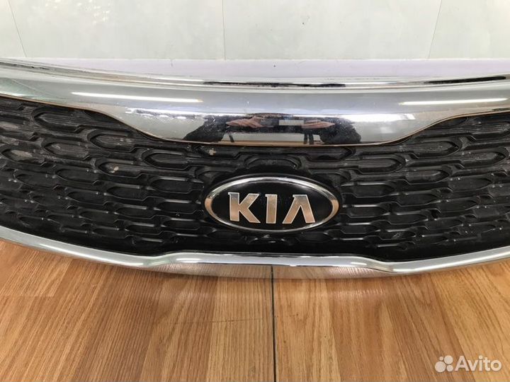 Решетка радиатора передняя Kia Sorento 2 XM