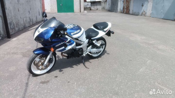 Suzuki SV400S