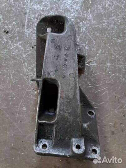 Кронштейн двигателя BMW E53