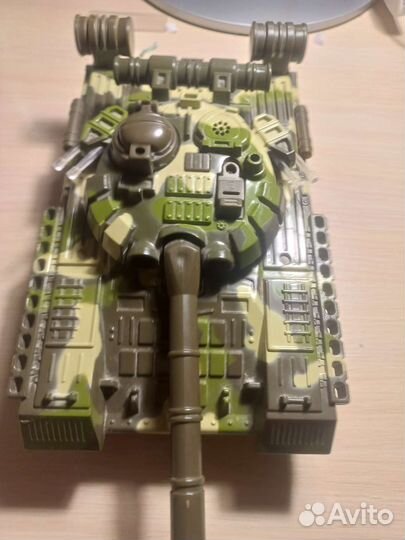 Игрушечный танк