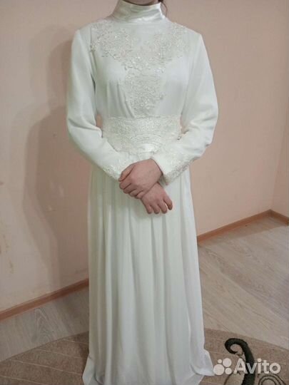 Платье на никах