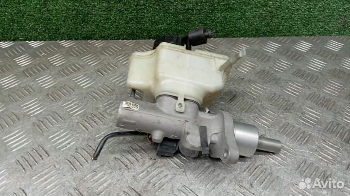 Главный тормозной цилиндр Volkswagen Golf 6