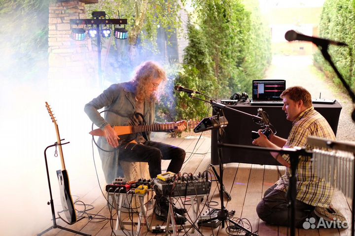 Диджей, звук, свет, дым-машина, певец